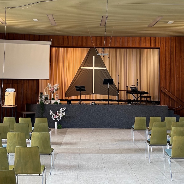 Beleuchtung für die Veranstaltungsbühne der Baptisten in Altenstadt