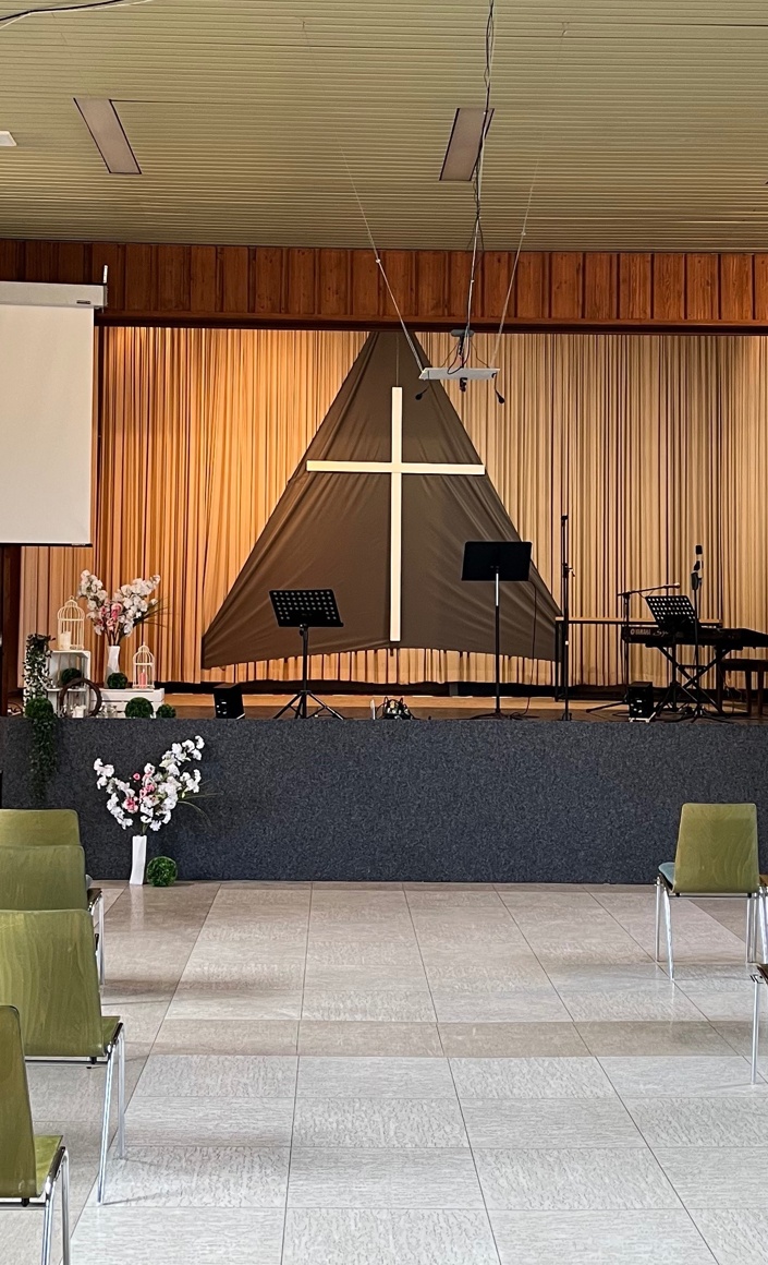 Beleuchtung für die Veranstaltungsbühne der Baptisten in Altenstadt