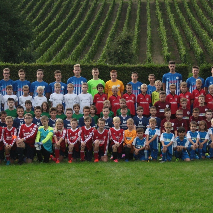 Trainingsanzug für alle Nachwuchskicker der JSG RUWERTAL (Bambinis - U19)