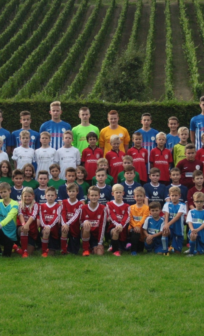 Trainingsanzug für alle Nachwuchskicker der JSG RUWERTAL (Bambinis - U19)