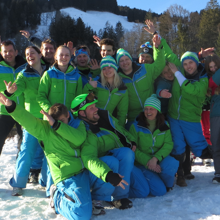 Neue Skianzüge für die Ski- und Snowboardabteilung