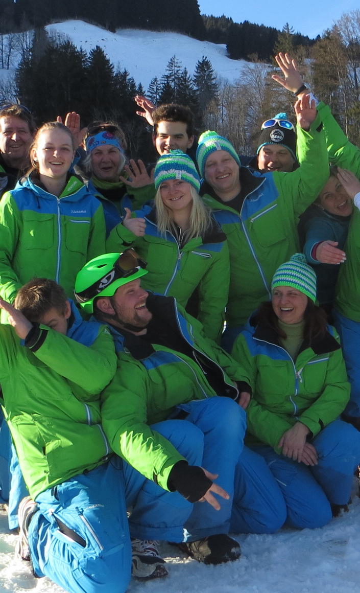 Neue Skianzüge für die Ski- und Snowboardabteilung