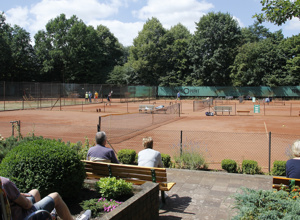 Neuer Zaun um Tennisplätze beim TuS Vahrenwald 08