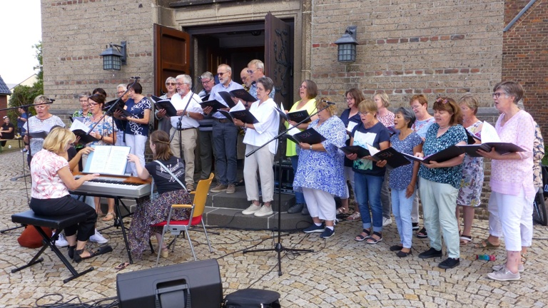 Notenpulte für den gemischten Chor "TonArt Spellen e.V."