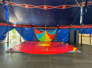 Spenden für ein neues Zirkuszelt, das Kinderträume fliegen lässt!