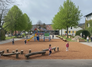 Neugestaltung Schulhof Marxheim: mehr Grün, mehr Lernen
