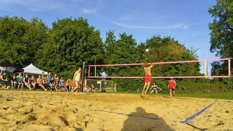 Audio-System für Beachvolleyball-Anlage