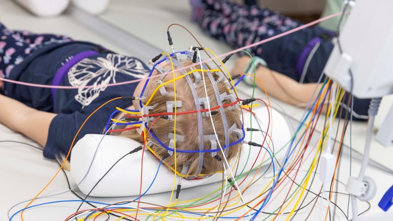 Neue Diagnostik für kleine Patienten: Gemeinsam für ein EEG-System
