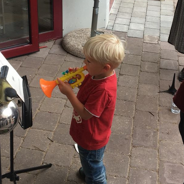 Neue Instrumente für die Jungmusikanten