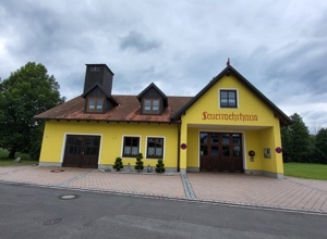Neue Vereinsfahne für Tremmersdorfer Feuerwehr