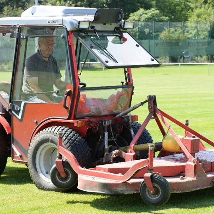 Nachhaltige Mähroboter für den Sportpark Schwarzer Berg