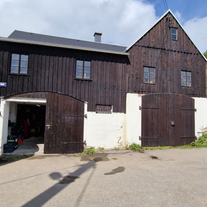 Unser kleines Vereinsgebäude in Bärenstein, benötigt ein neues Dach.
