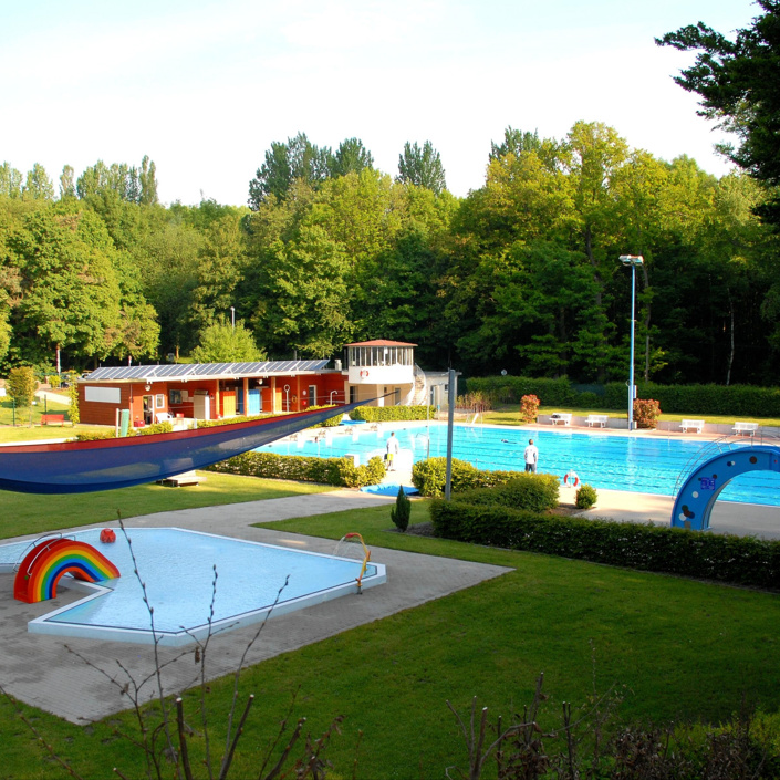 Relax- und Seniorenbänke im Freibad Brambauer