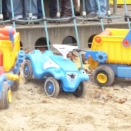 Alles was rollt - Spielfahrzeuge für den Außenbereich