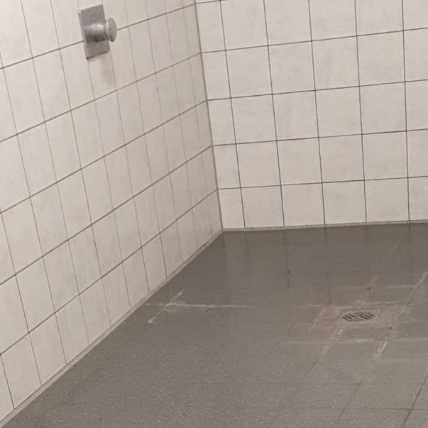Reparatur der Lüftungsanlage und Sanierung der Duschen