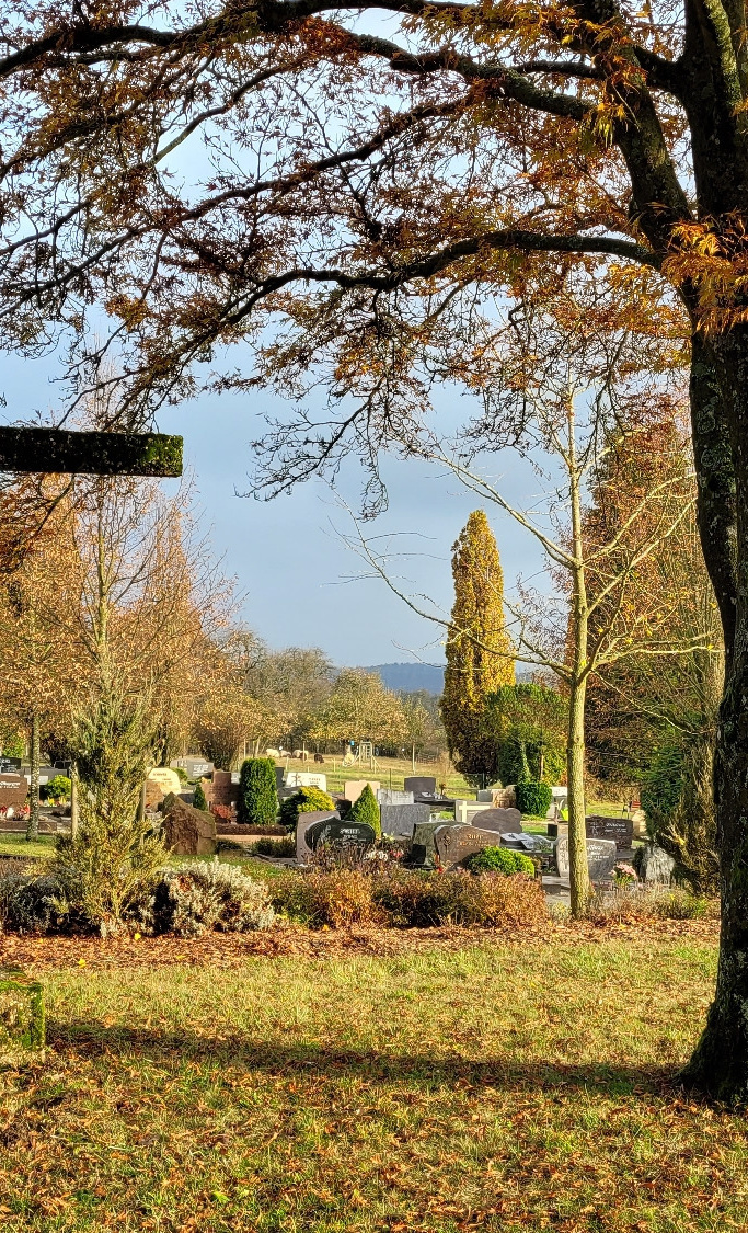 Neues Friedhofskreuz aus Gussbronze