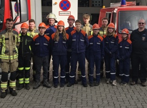 Neue Kleidung für die Jugendfeuerwehr Ulmet