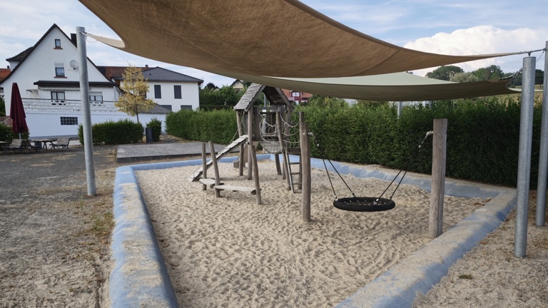 Gemeinsam für Hatzbachs Kinder: Spielplatz wächst