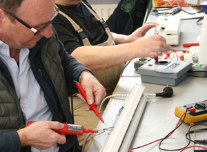 Arbeit schaffen - Umwelt schonen - Elektroprüfung aufbauen