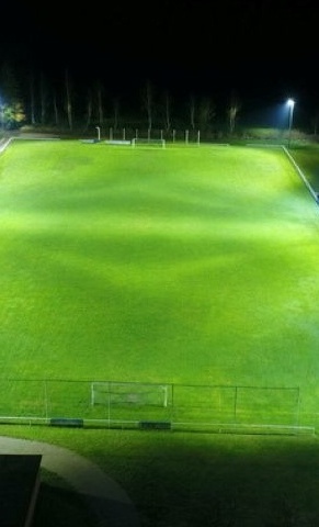 Kunstrasen und LED - Lichtmast für unseren Soccercourt