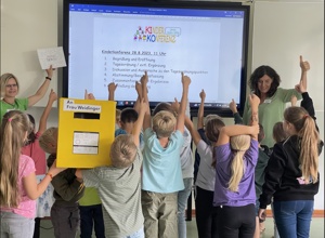 Multifunktionssportfeld auf dem Schulhof der Grundschule in Oedt