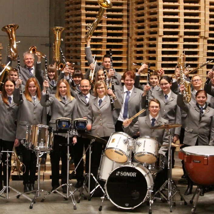 Neue Uniformen für den Musikverein Niedereimer
