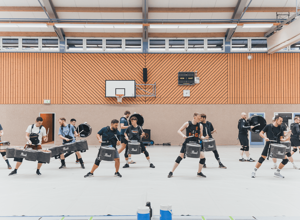 Uniformen und Props für 52 Indoor Percussion
