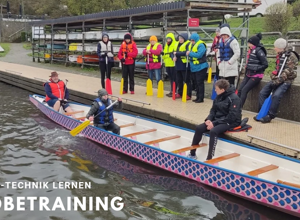 Drachenboot für Brustkrebs-Paddler