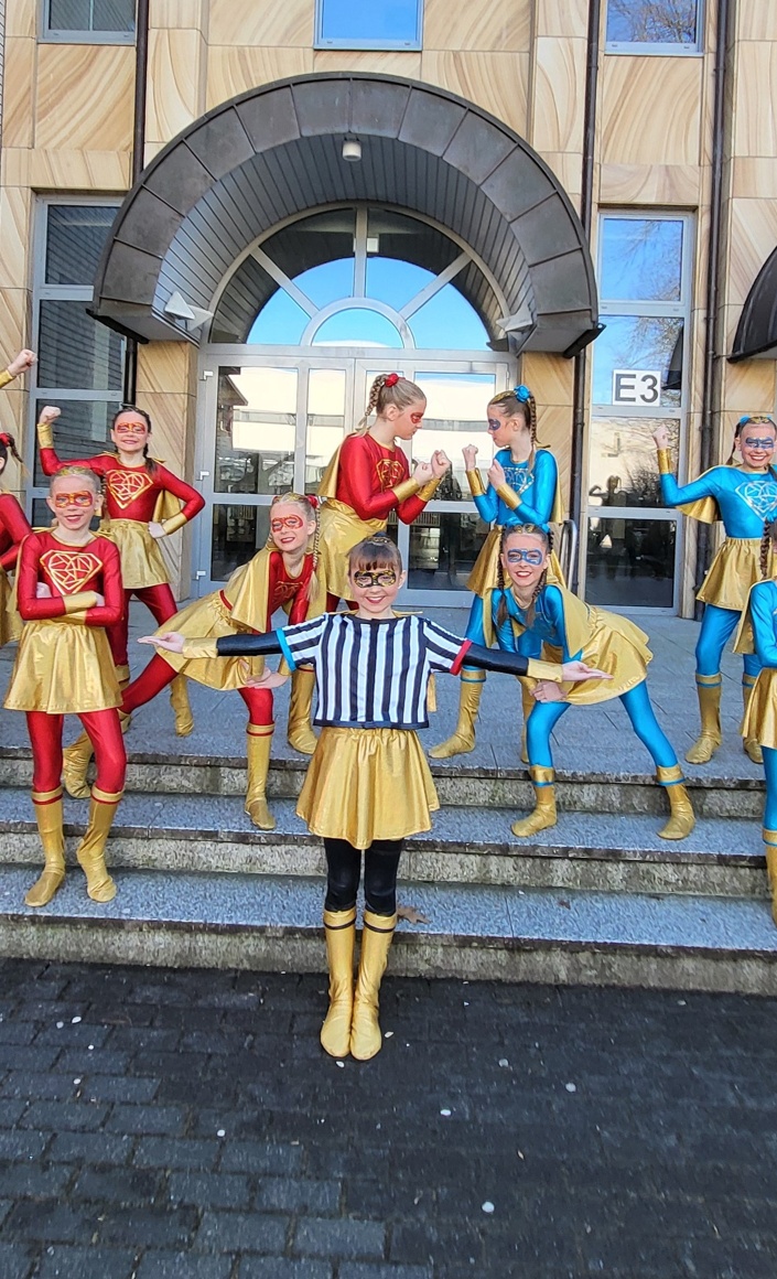 Anschaffung neuer Schautanzkostüme