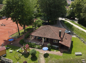 Bau von zwei Allwetterplätzen