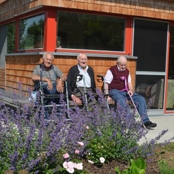 Schatten für sonnige Senioren