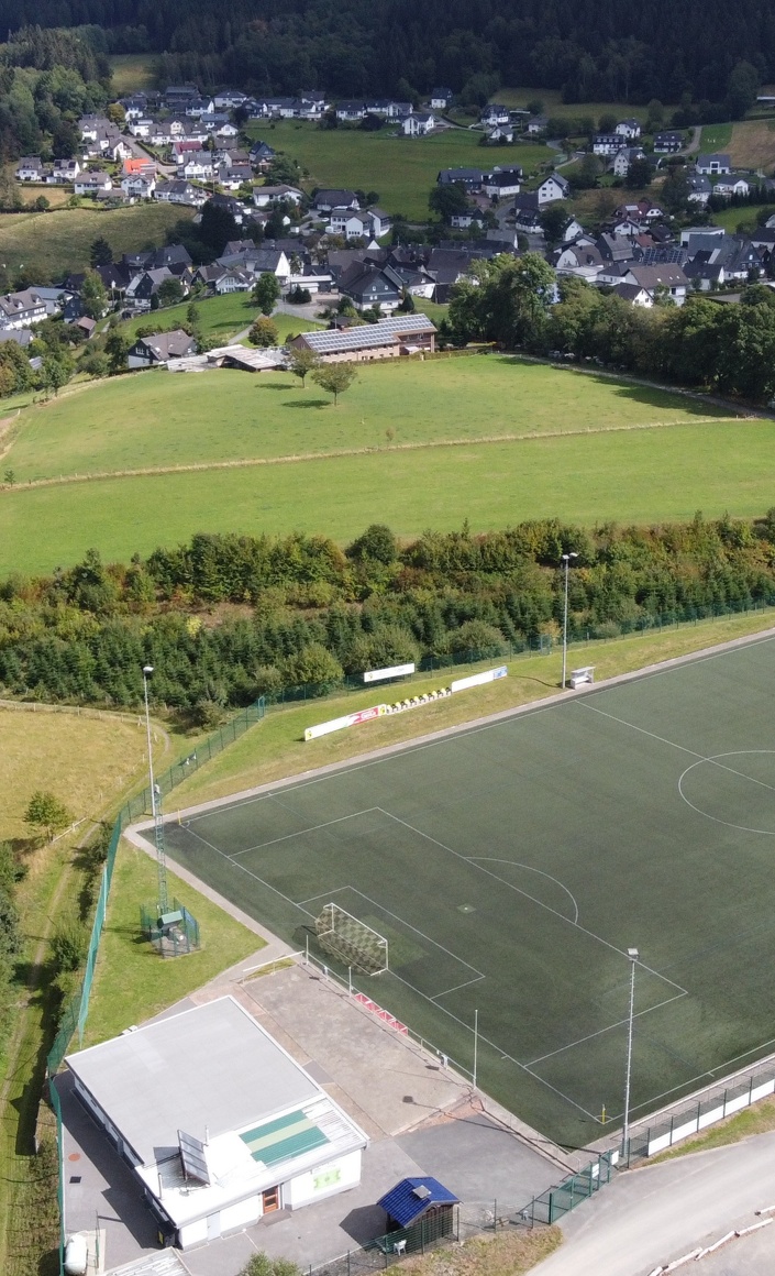 Gemeinsam nachhaltig - LED-Flutlichtanlage am Bergley in Brachthausen