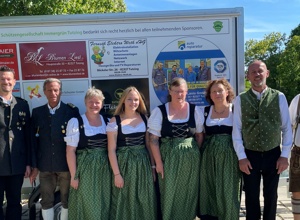 Neue Trainingsjacken für die Jugend der SG Immergrün Tutzing
