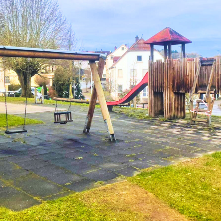 Neuanschaffung eines Spielhäuschen mit Rutsche für die Kleinkinder