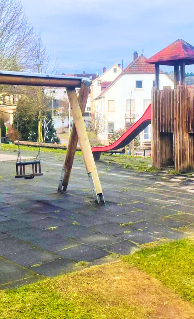 Neuanschaffung eines Spielhäuschen mit Rutsche für die Kleinkinder
