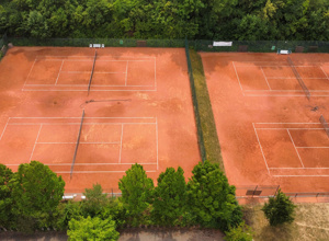 Maßnahmen an der Außenanlage auf dem Tennisplatz in Göllheim