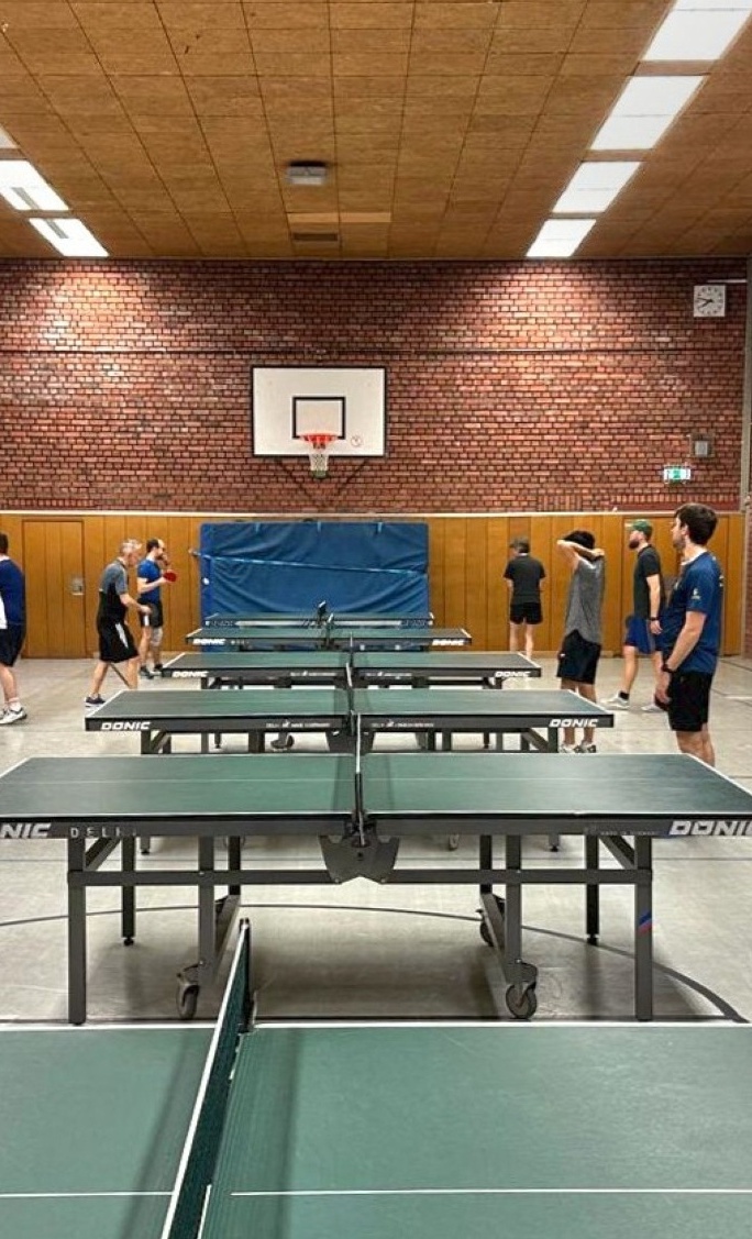 Zwei neue Tischtennisplatten für den Vereinssport im DJK BW Friesdorf