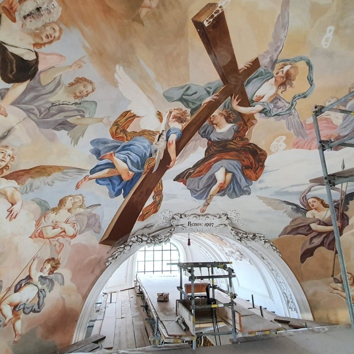 Neugestaltung Eingangsportal Hofmarkkirche Schönbrunn