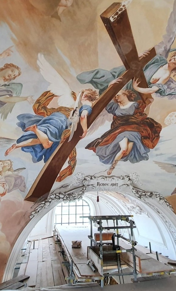 Neugestaltung Eingangsportal Hofmarkkirche Schönbrunn