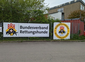 Ausbau unseres Einsatzfahrzeuges der Rettungshundestaffel