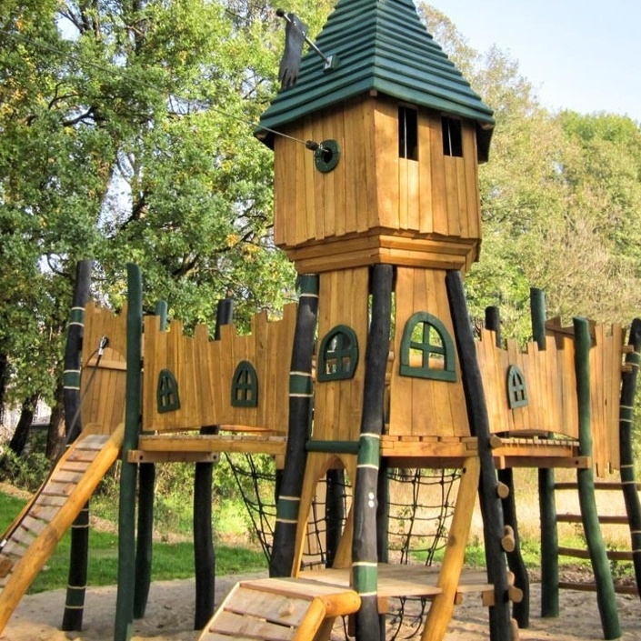 Eine neue Burg für unseren Spielplatz im "Stempes" - (Hans-Sachs-Str.)