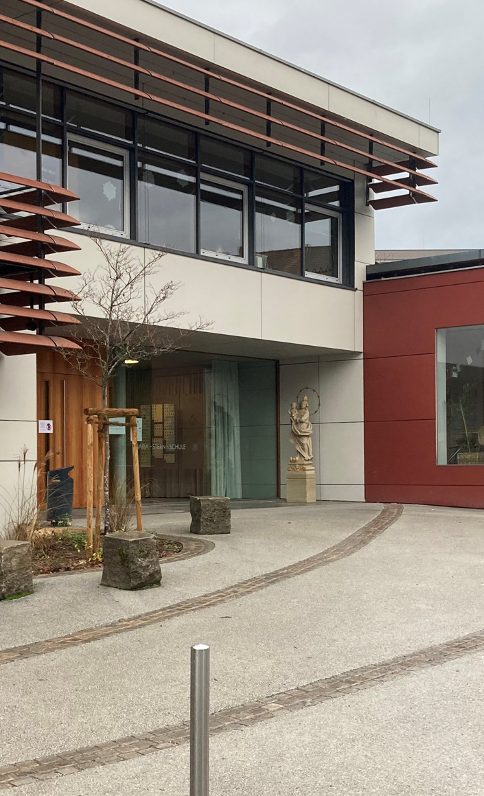 Maria-Stern-Schule - Unser Spielplatz soll schöner werden