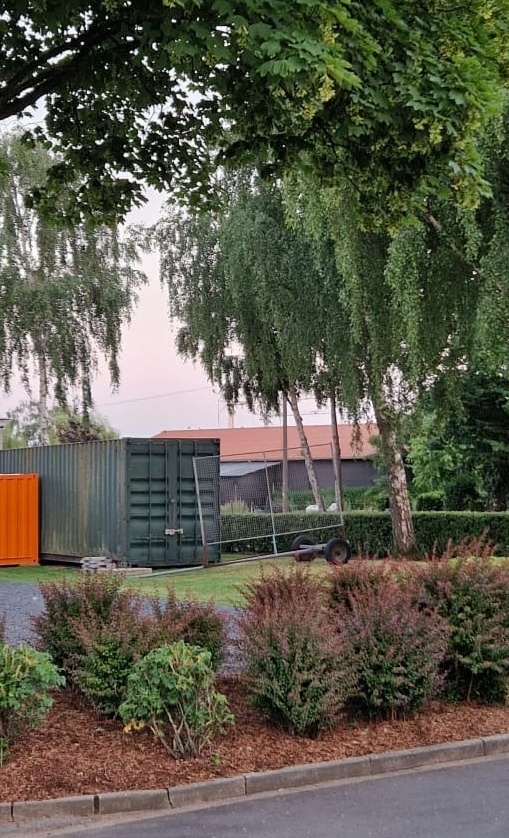 Bau einer Festzelthalle und Informationsstelle für die Bevölkerung