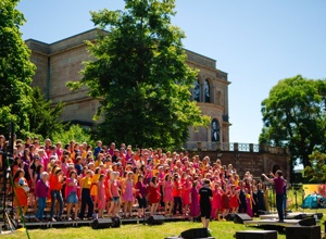 Open-Air-Konzert von Gospel im Osten vor Schloss Solitude