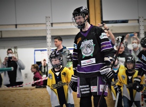 Neue Inline-Skaterhockey-Bande für die TuS Empelde Maddogs