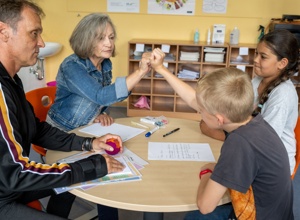 Wir helfen jungen Menschen, Konflikte selbst gewaltfrei zu lösen.