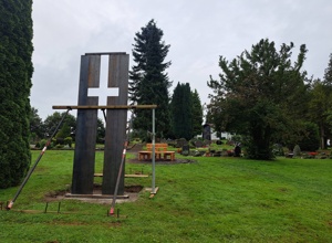 Sitzgruppe am Urnengarten auf dem Friedhof in Windeck-Rosbach