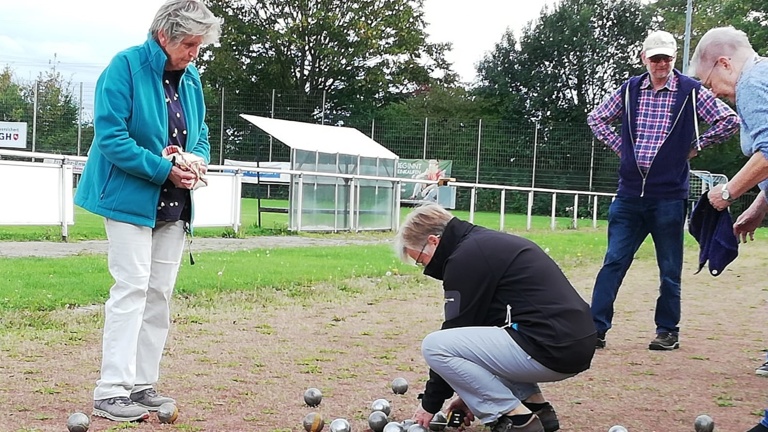 Volksbank: Bouleanlage auf dem Sportplatz in Tündern