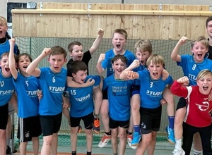 Einheitliche neue Trikots für die Handballjugend des MTV Vorsfelde