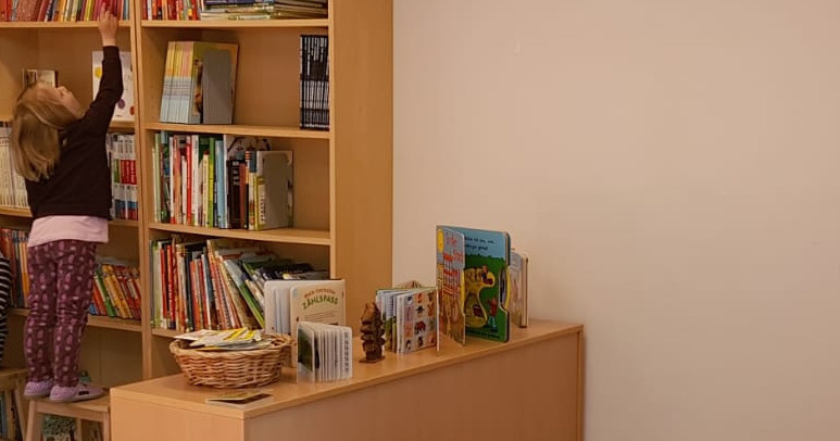 Neugestaltung der Bücherei Kindergarten Knaggerei - Viele schaffen mehr